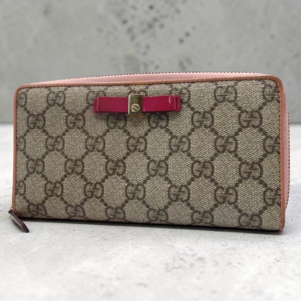 GUCCI GG Supreme Ribbon Zip Around Wallet 😍💗🔥
